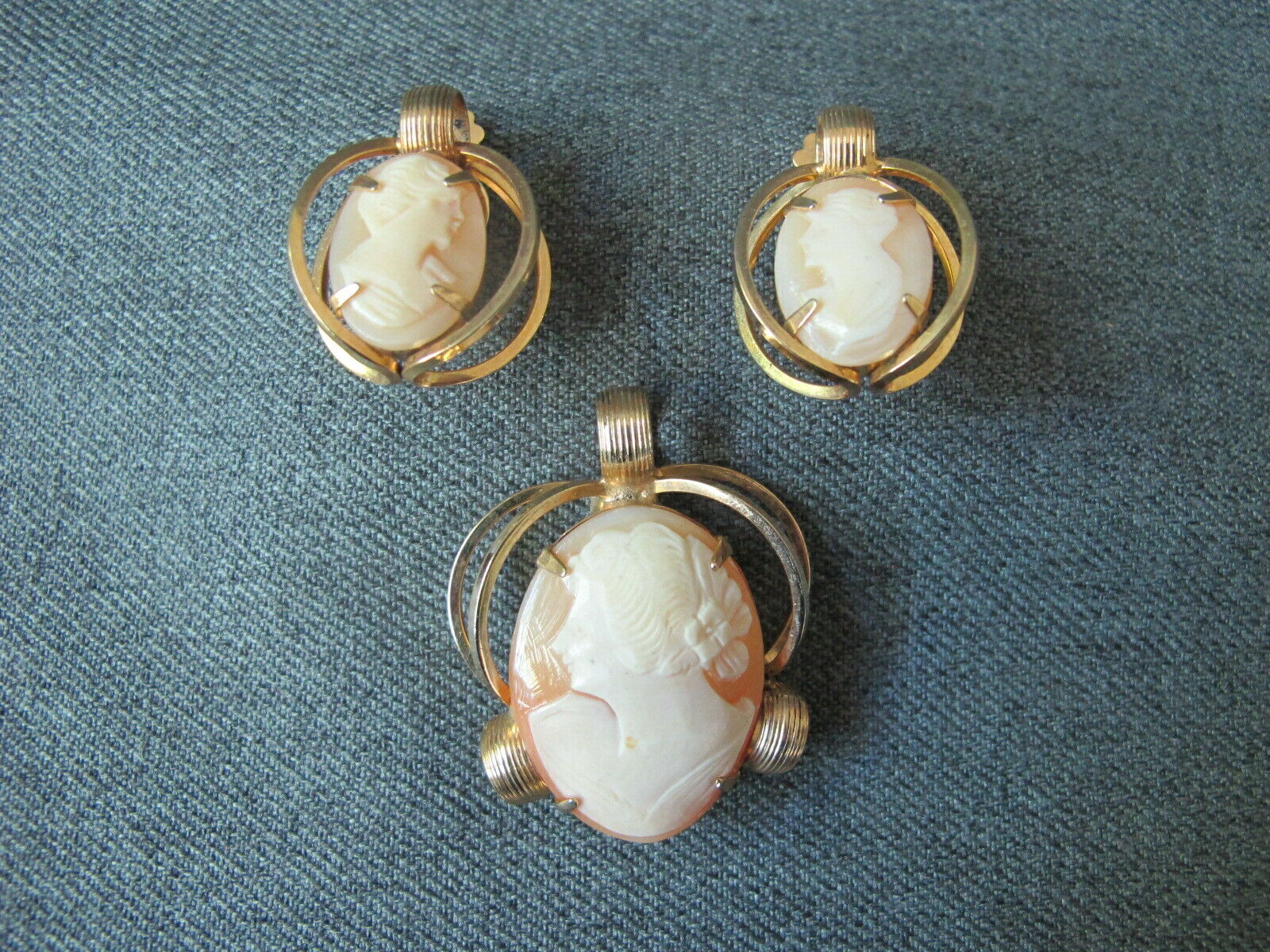 Vintage Woman Portrait Real Shell Cameo Goldtone Pendant & Matching Earrings